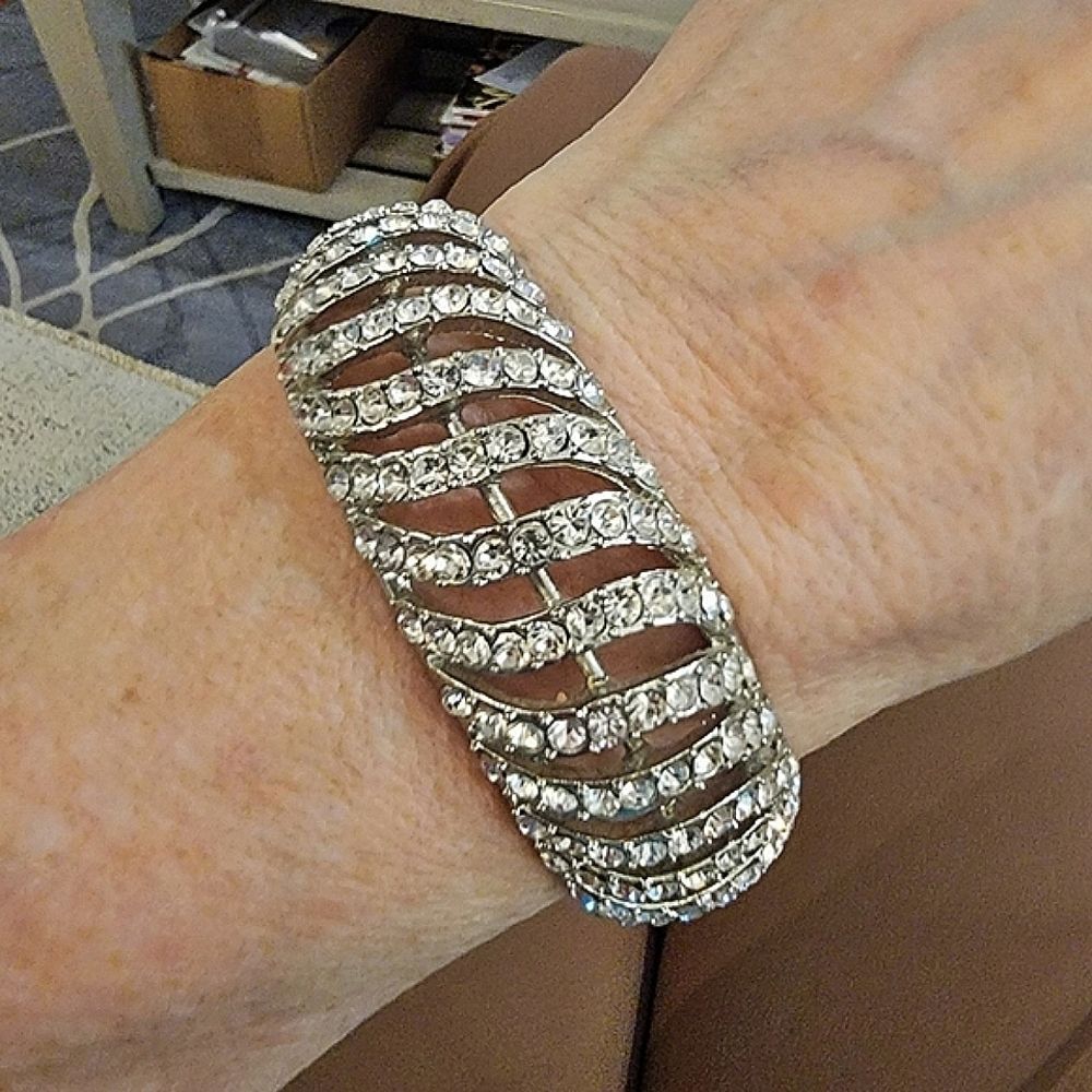 Vintage Chunky Silver Tone Rhinestones Zirconia Hinged Cuff Lattice Bracelet - Picture 7 of 14